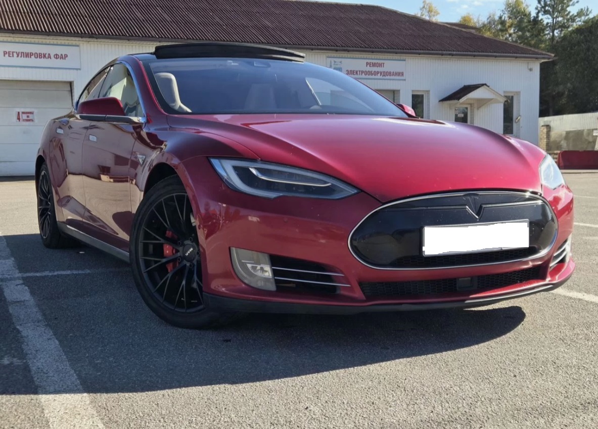 rent tesla model S red 1
